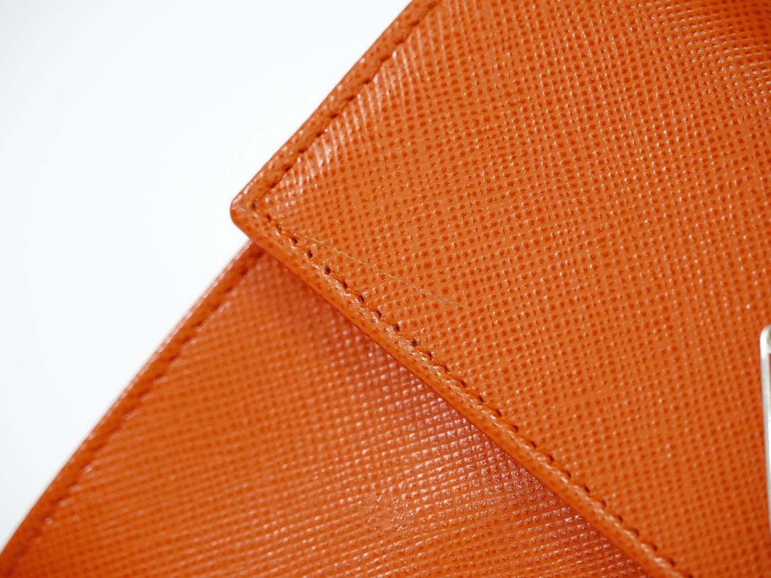 美品‼️プラダPRADA オレンジ　L字ファスナー　レザー 鑑定済み プラダ L字ファスナー 財布 二つ折り サフィアーノ レザー