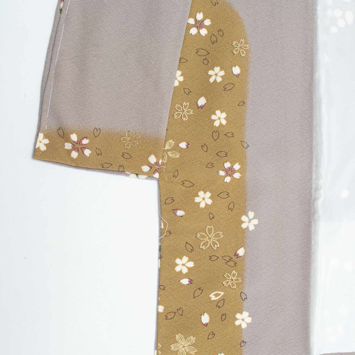 美品】小紋 友禅 桜の花散らし 霞色 正絹 袷 身丈：約156cm 裄：約67.5