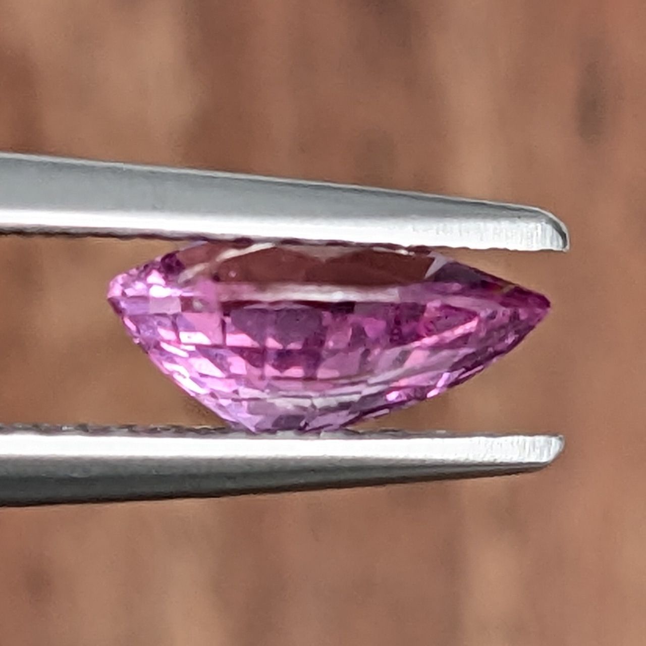 非加熱ビビッドピンクサファイア マダガスカル産【1.17ct】PRO205642