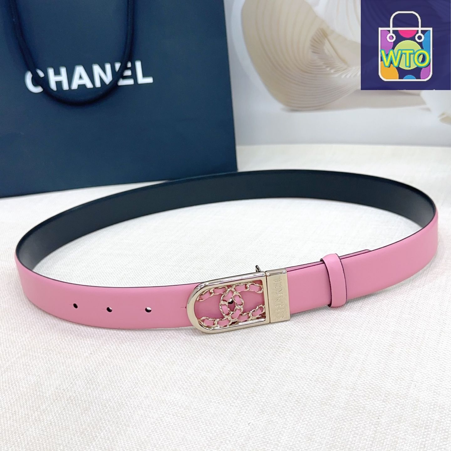 Chanel ピンクレザー ベルト CCロゴ付き 中古・古着通販】CHANEL (シャネル) ココマークターンロックレザー