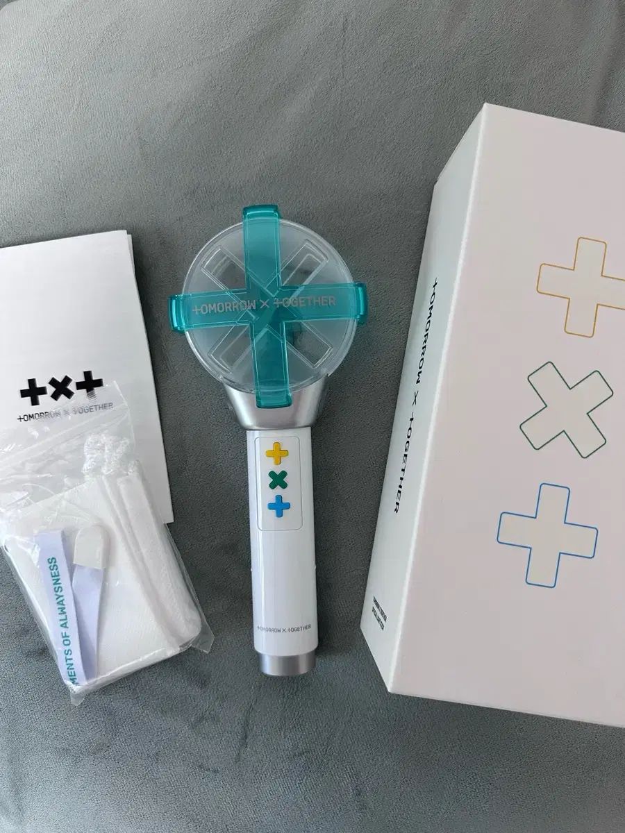 TXT ペンライト+OFFICAL FANCLUBE MOA 1期 セット TOMORROW X TOGETHER(TXT) ペンライト MOA棒 1期 - メルカリ