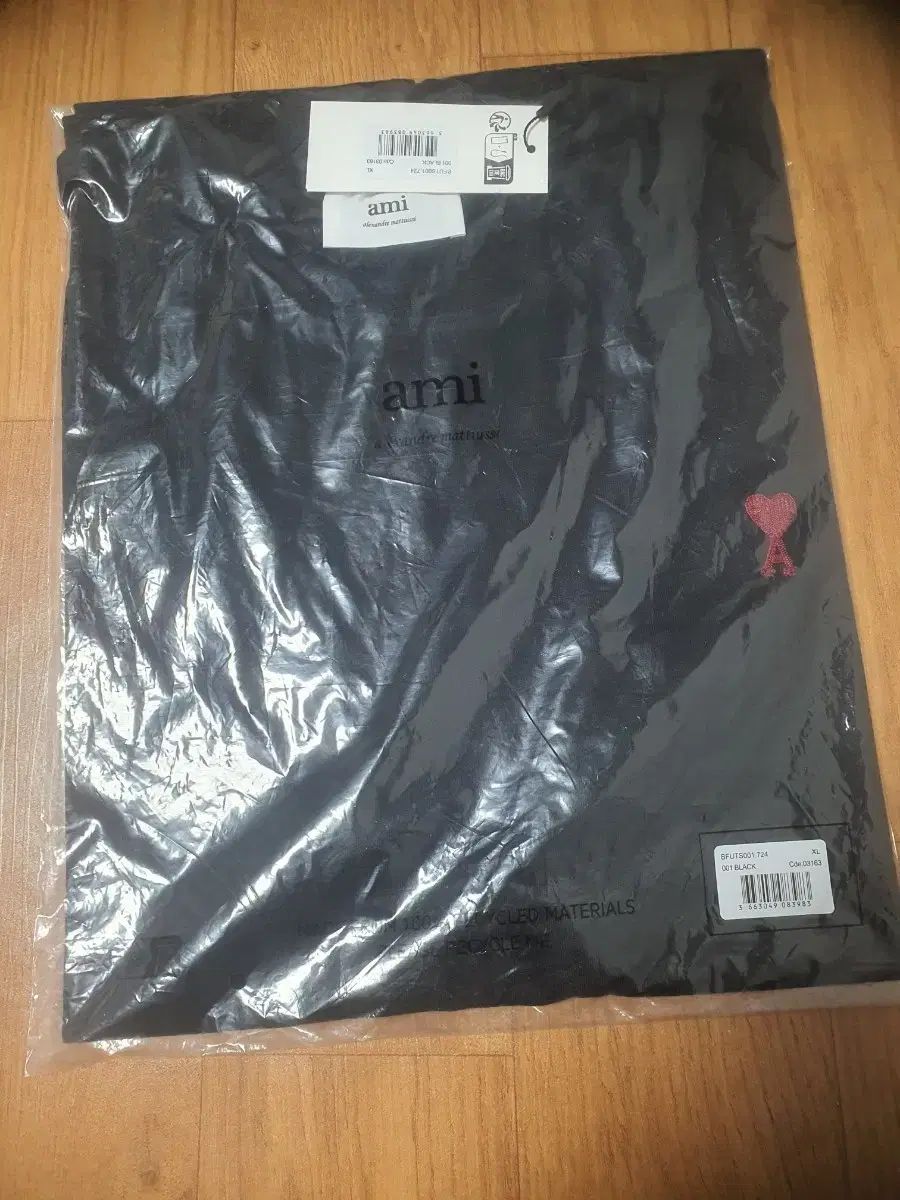 アミ スモール ハート ロゴ ブラック 半袖 Tシャツ