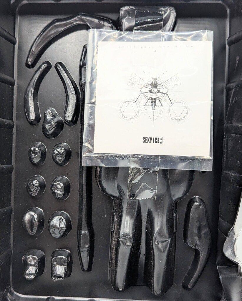 SEXYiCE 蟲 VERMIN シリーズ MANTIS / (実験体 B0127 カマキリ)