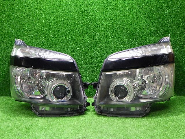 70 ヴォクシー ヘッドライト左右 HID ZRR70/75 前期 28-203 V8