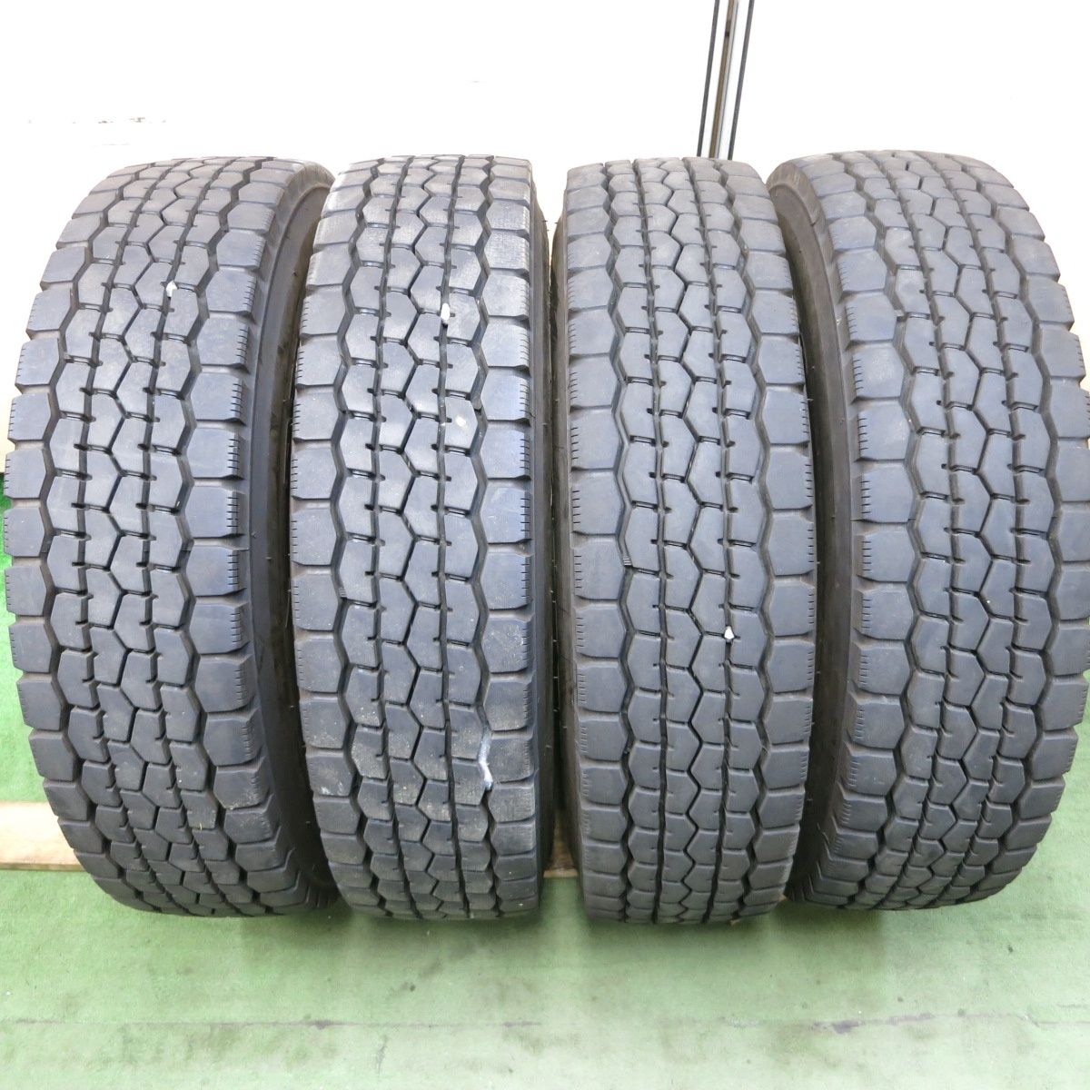 バリ溝！25年！9分☆トラック タイヤ 225/80R17.5 123/122L ダンロップ