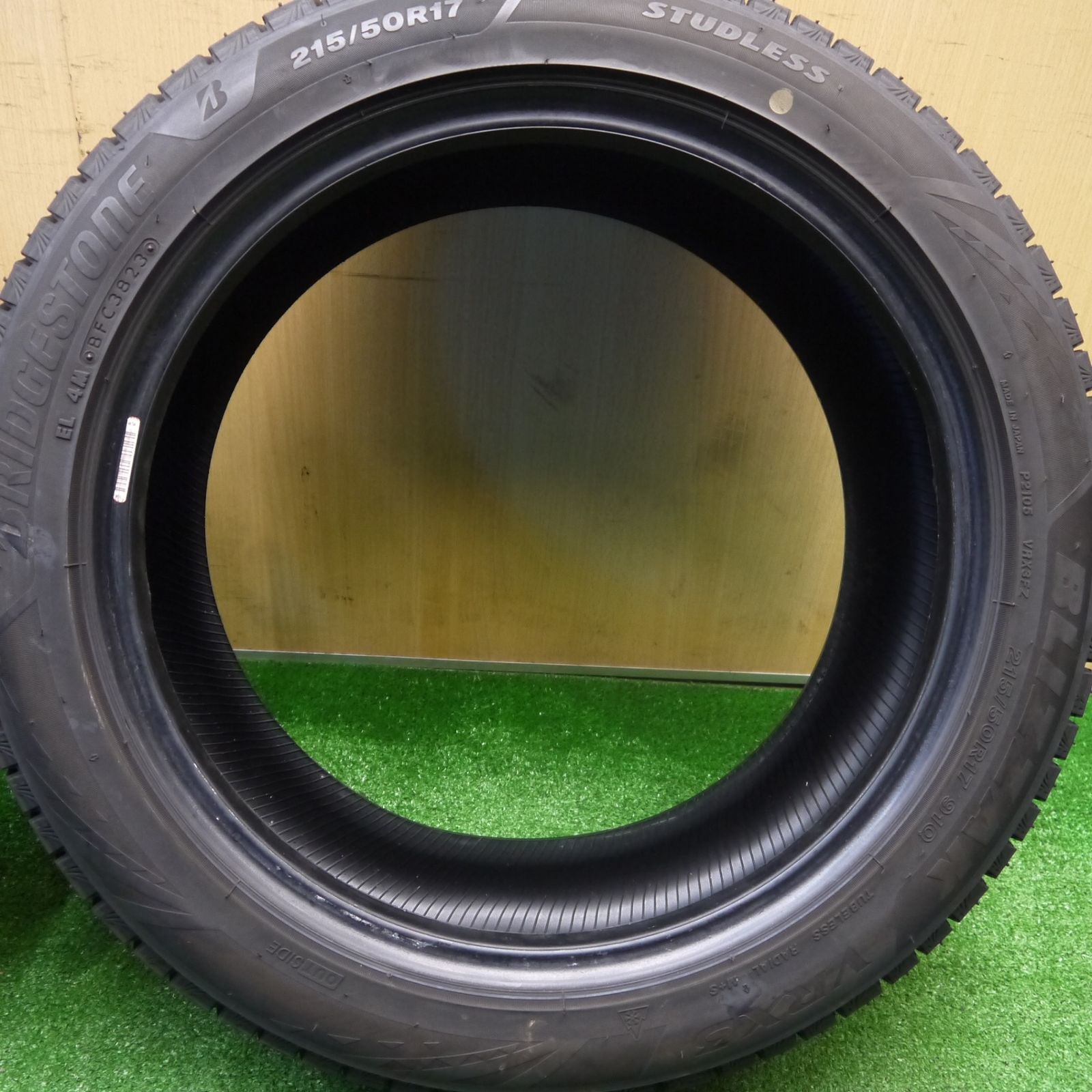 バリ溝！23年！9.5分☆スタッドレス 215/50R17 ブリヂストン