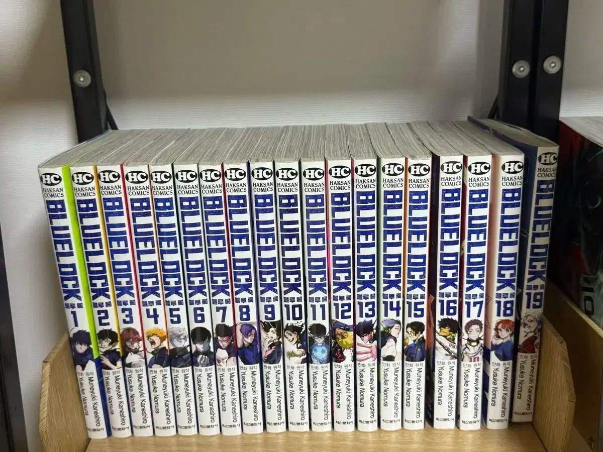 ブルーロック 全巻セット (1-32巻) - メルカリ