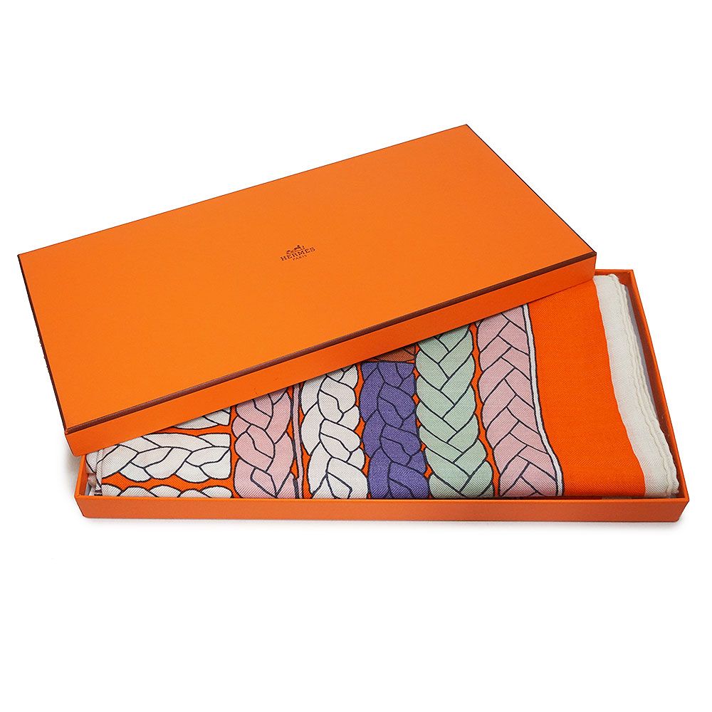 【激レア商品】Hermès　エルメス　カレジェアン140　トレスH　大判ストール 楽天市場】【美品】 エルメス ショール カレ ジェアン 140 宮廷の馬具