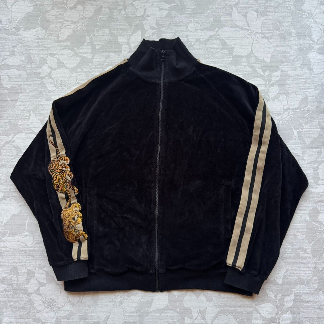 石黒亜矢子コラボ】グラニフ ベロア トラックジャケット 虎刺繍 L