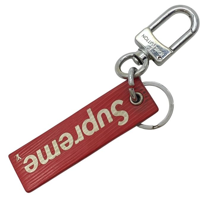 ルイヴィトン×シュプリーム MP 2074 エピ ダウンタウンタブ キーホルダー キーチェーン レッド シルバー レザー LOUIS VUITTON SUPREME ユニセックス 感 アイコニック