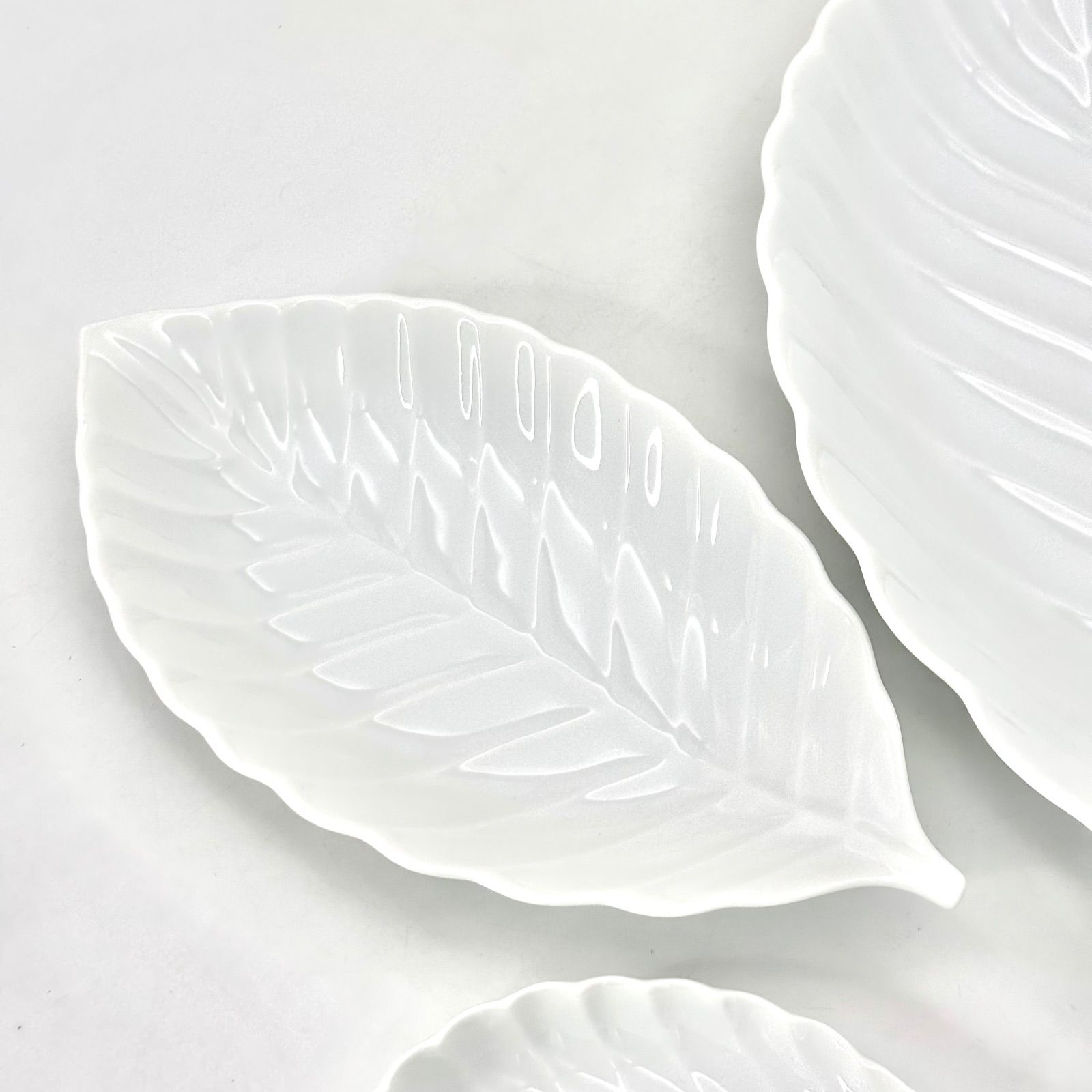 栗原はるみ】リーフプレートセット / 白磁 リーフ型 入れ子 大•中•小