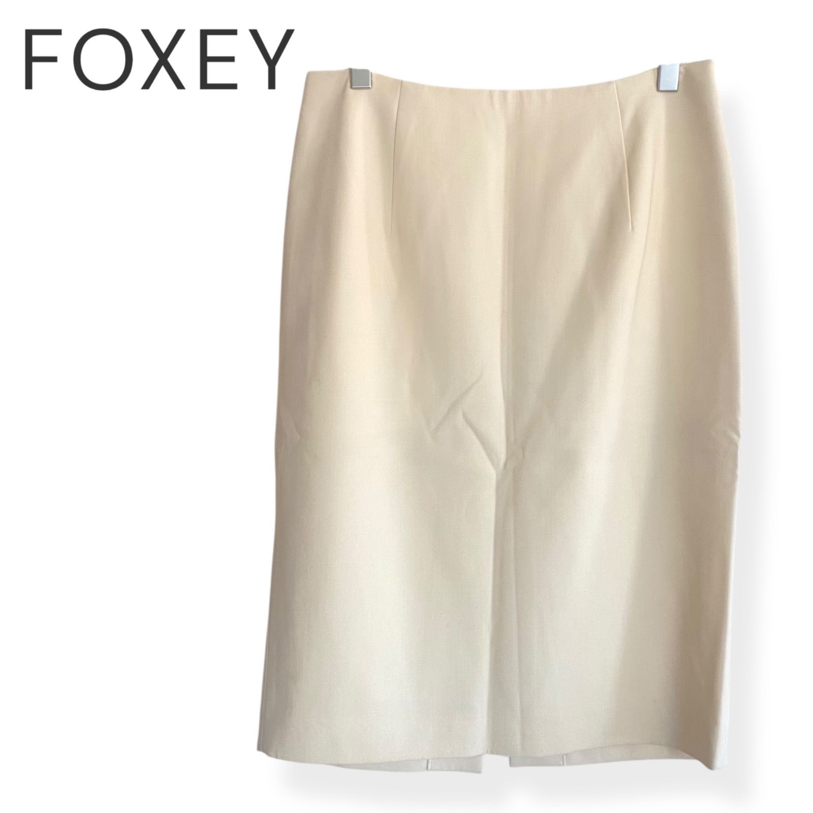 FOXEYの上品なベージュ×アイボリー系スカート。サイズ40（L相当）で