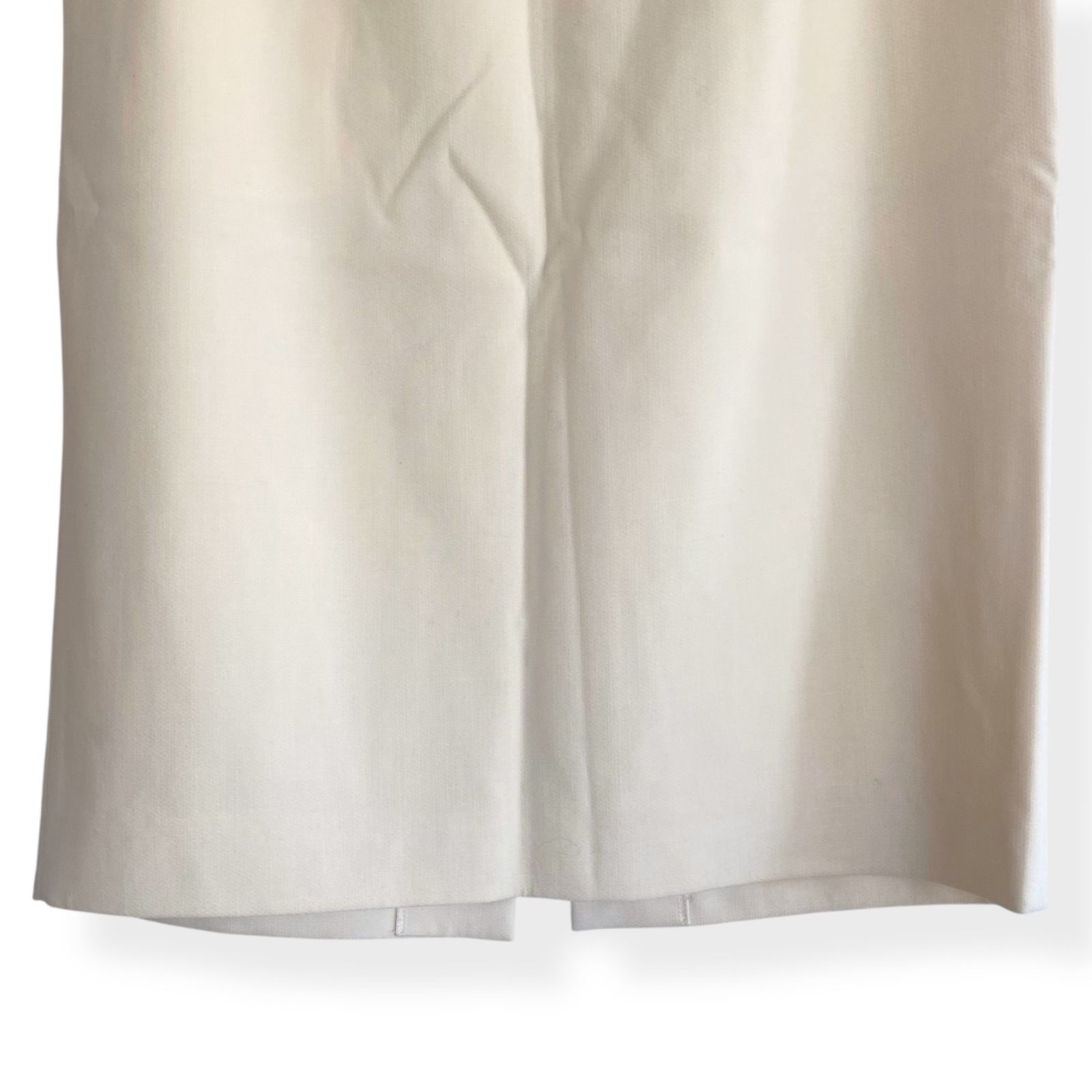 FOXEYの上品なベージュ×アイボリー系スカート。サイズ40（L相当）で