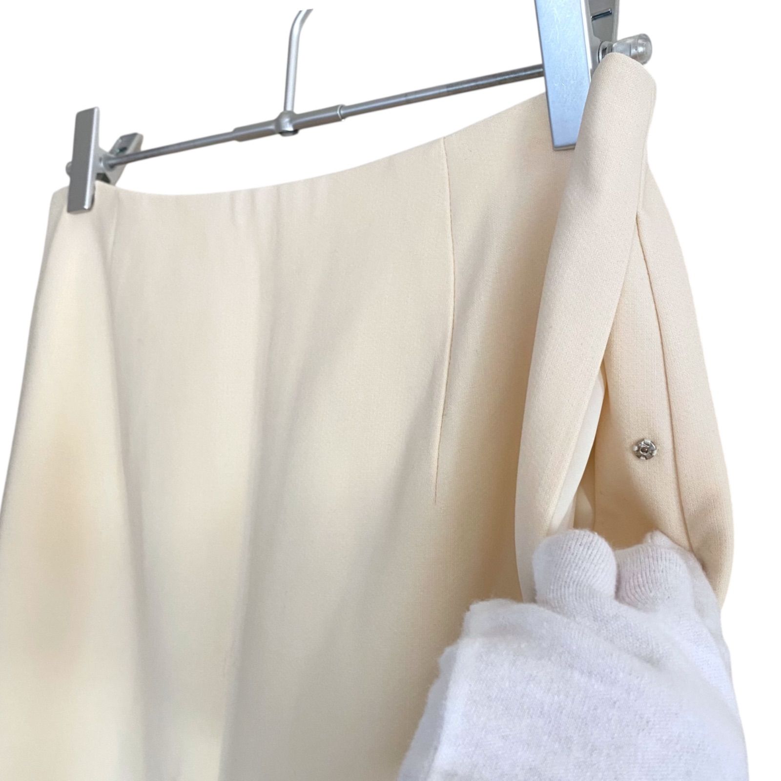 FOXEY アイボリー　スカート FOXEYの上品なベージュ×アイボリー系スカート。サイズ40（L相当）で