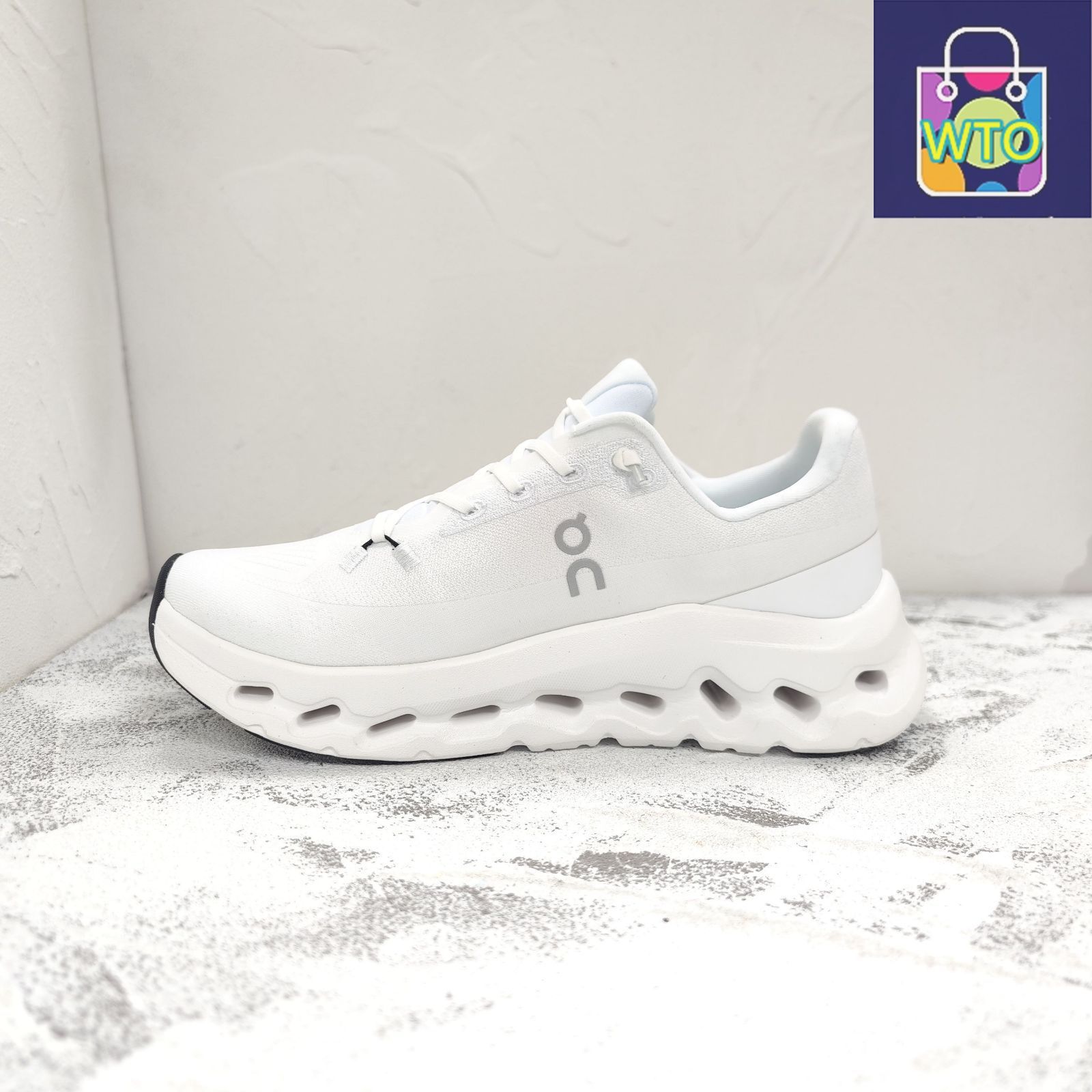 ON Cloudtilt（クラウドティルト）ホワイト スニーカー 男女兼用 未