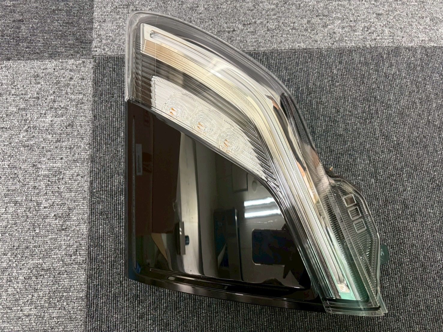 2511-92-01 ISUZU いすゞ いすず エルフ ウインカーランプ コーナー 