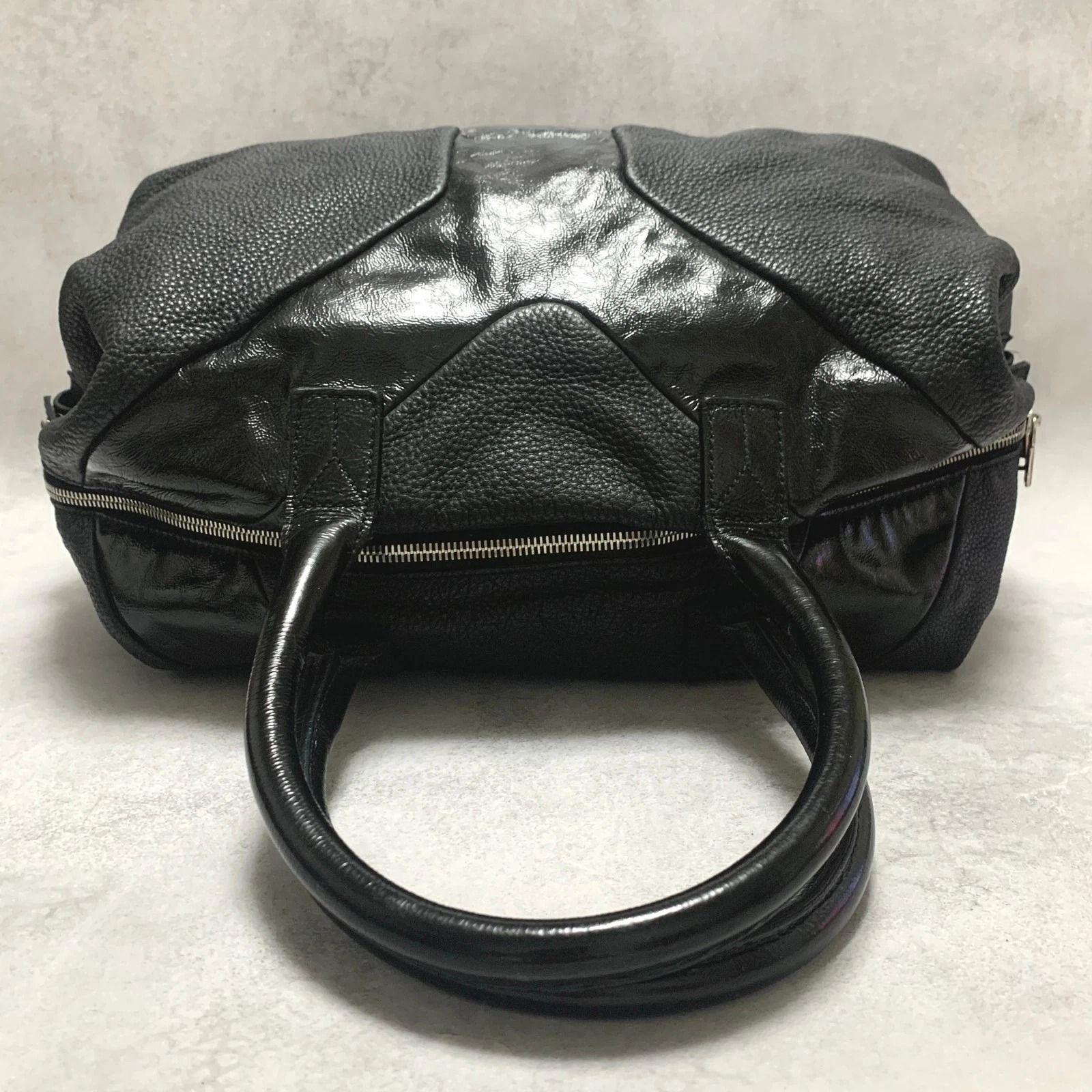 Yves Saint Laurent 黒 ボストンバッグ　エナメル Yves Saint Laurent 黒 ボストンバッグエナメル