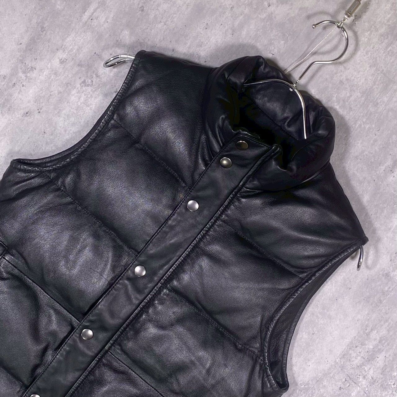 Haruf』ハルフ (L) シープレザー ダウンベスト - メルカリ