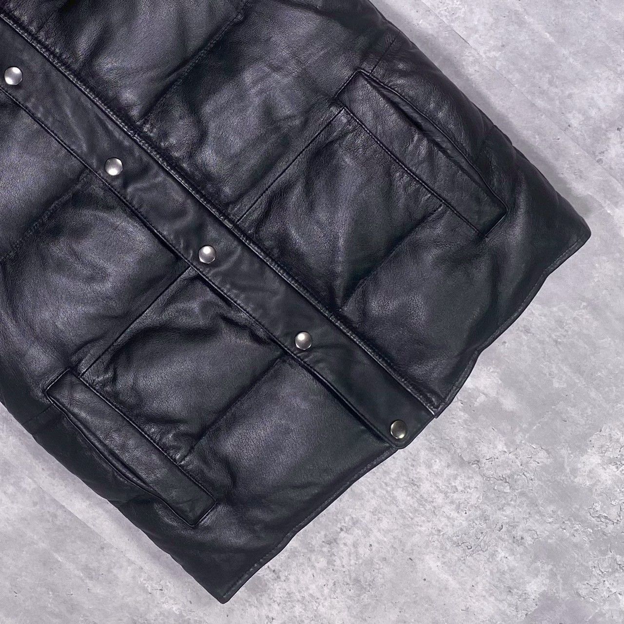 Haruf』ハルフ (L) シープレザー ダウンベスト - メルカリ