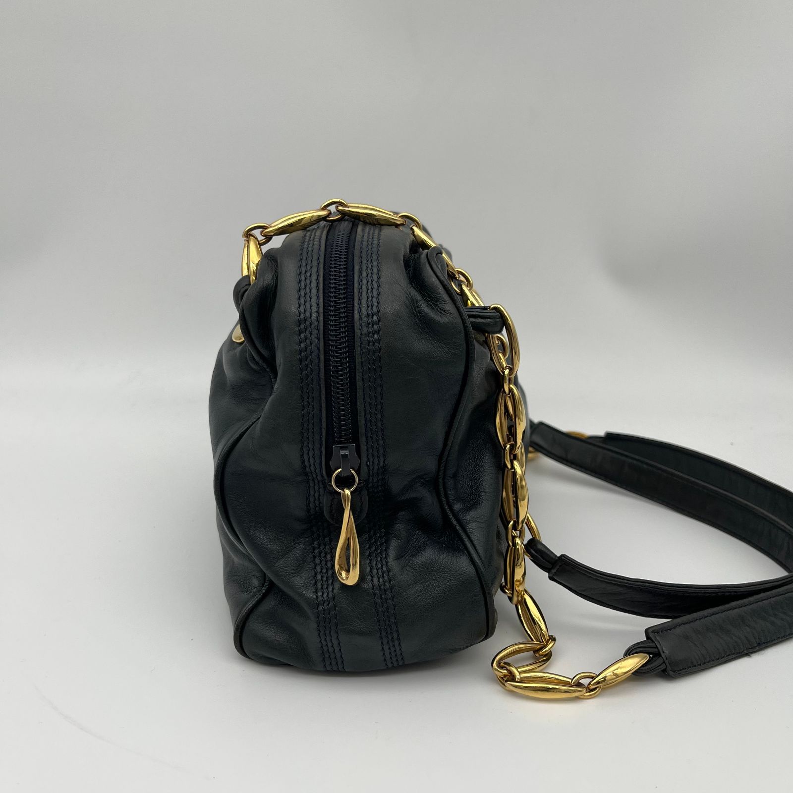 ロエベ ヴィンテージ チェーンバッグ アナグラム型押し 黒 ファスナートップ破損 LOEWE（ロエベ）ショルダーバッグ ブラック アナグラム型押し ナッパ