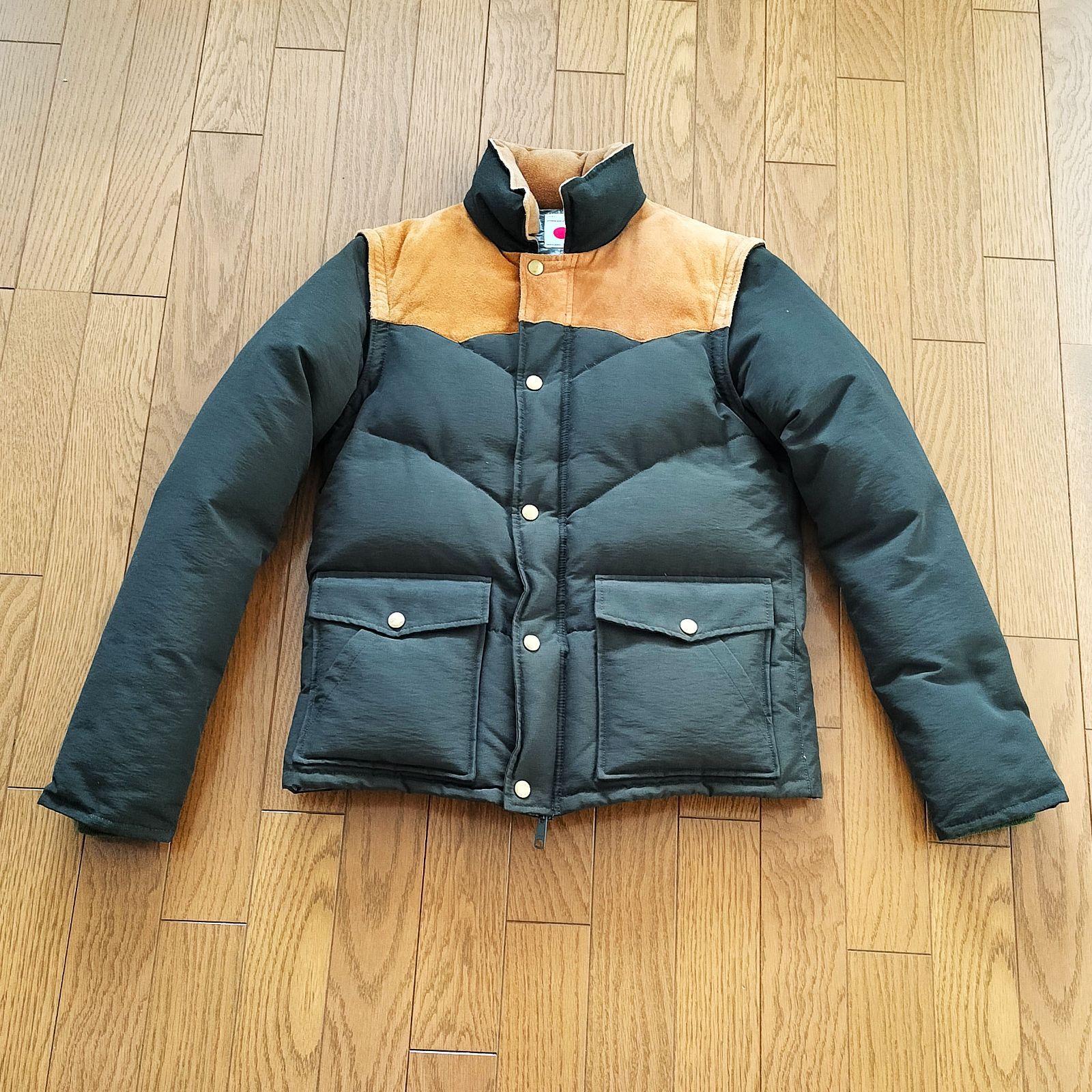 美品 MARKA マーカ ダウンジャケット 1 Sサイズ相当 メンズ カーキ 
