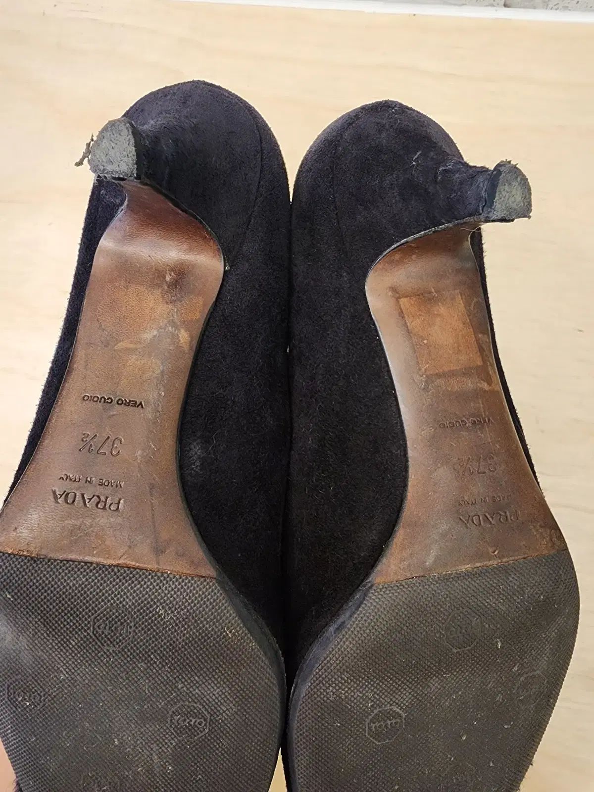 プラダ ブラック スウェード ビーズ クリスタル パンプス ヒール 37 5