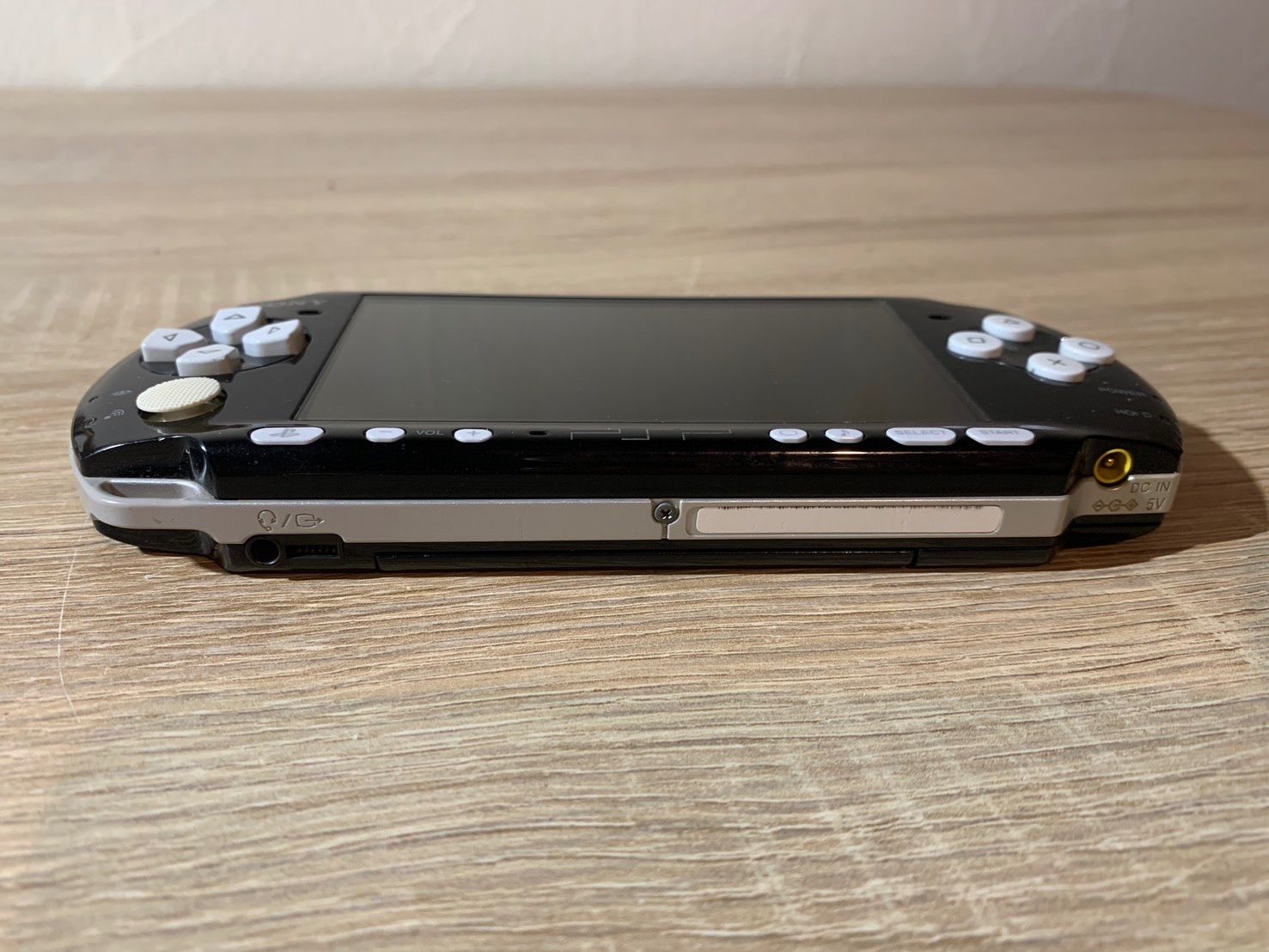 6726 PlayStation ポータブル PSP 2000 ブラック/ホワイト 動作確認