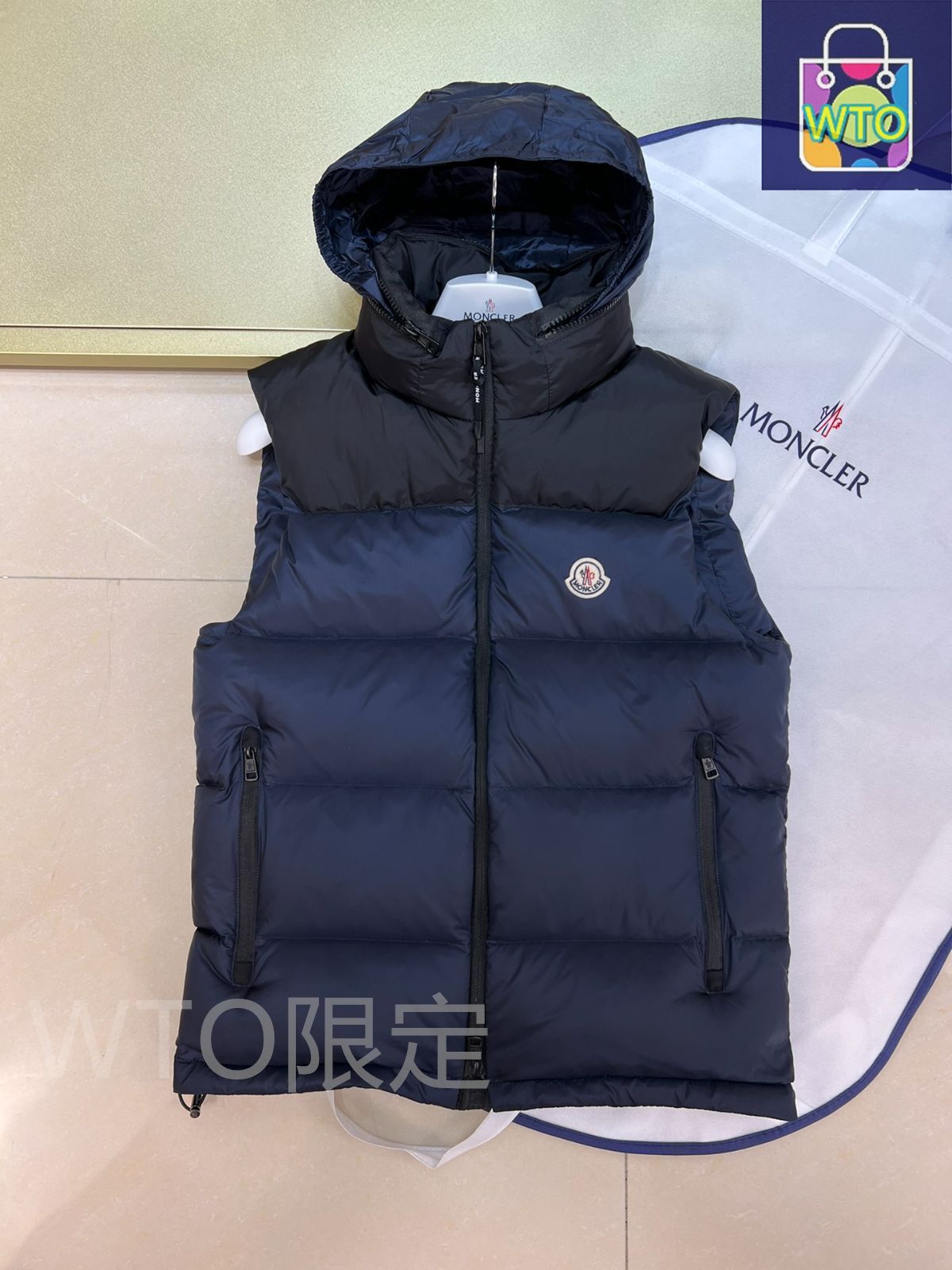 再値下げ⭐︎モンクレール⭐︎ベスト⭐︎104センチ MONCLERモンクレール 濃い青色 新しいクラシックベスト｜本日限定特価