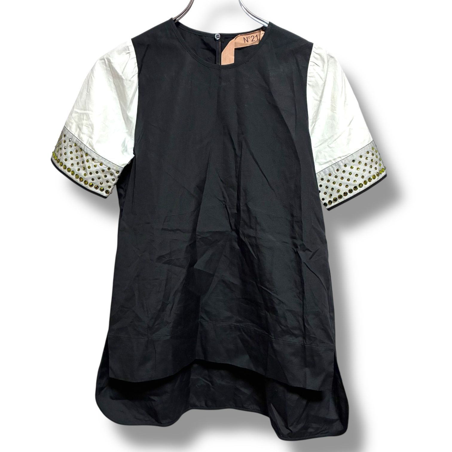 N°21 ヌメロヴェントゥーノ GILMAR ブラック×ホワイト 半袖トップス 袖スタッズ ポリエステル イタリア製 38 Sサイズ相当 レディース デザイナーズ モード 001217 H
