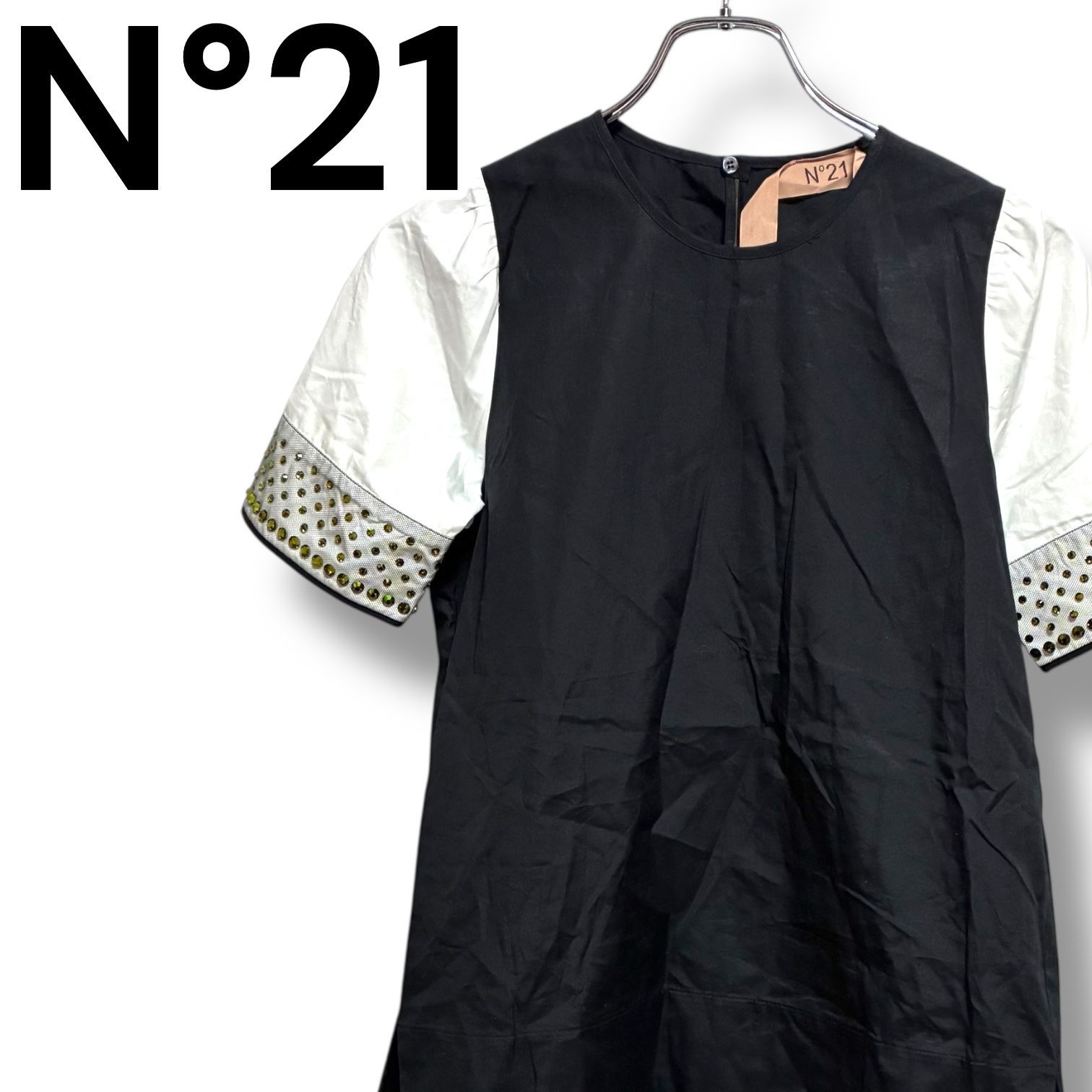 N°21 ヌメロヴェントゥーノ GILMAR ブラック×ホワイト 半袖トップス 袖スタッズ ポリエステル イタリア製 38 Sサイズ相当 レディース デザイナーズ モード 001217 H