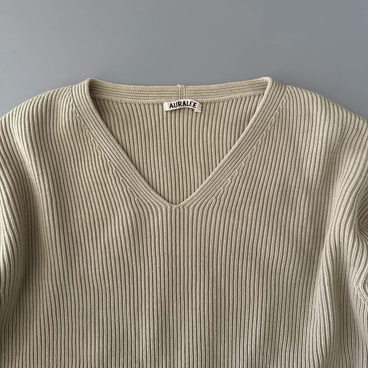 AURALEE オーラリー Vネック ニット - メルカリ