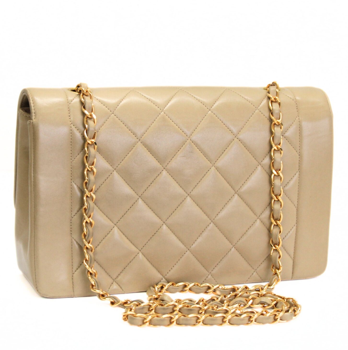 シャネル ラムスキン ダイアナ チェーンショルダーバッグ べージュ シャネル CHANEL ダイアナ マトラッセ25 チェーンショルダーバッグ