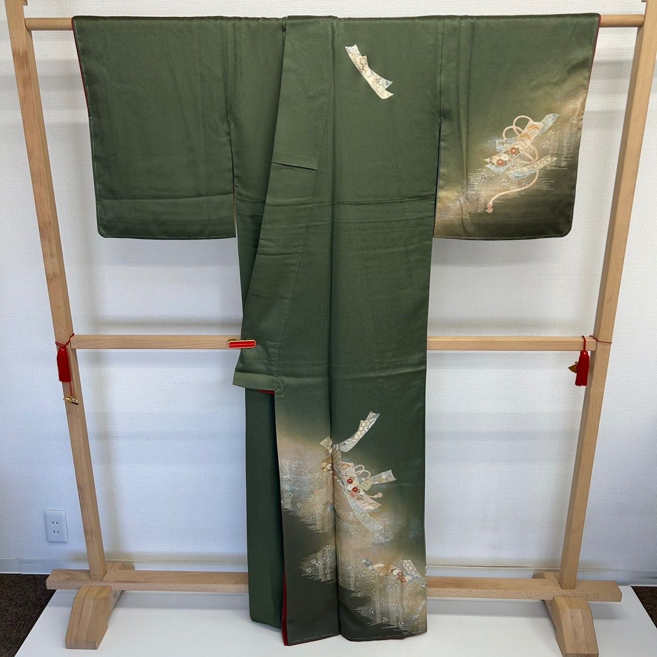 付下げ 箔押し 金彩 松に菊 躾糸付き 紋なし 正絹 MK-1497 - メルカリ