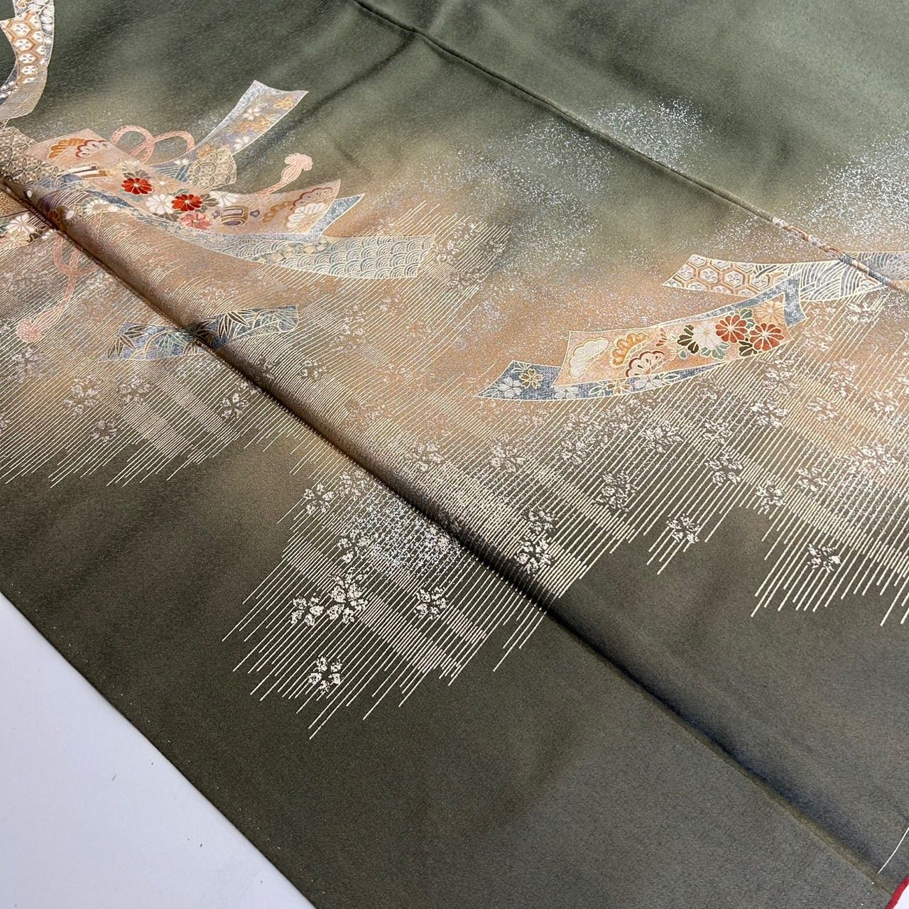 付下げ 箔押し 金彩 松に菊 躾糸付き 紋なし 正絹 MK-1497 - メルカリ