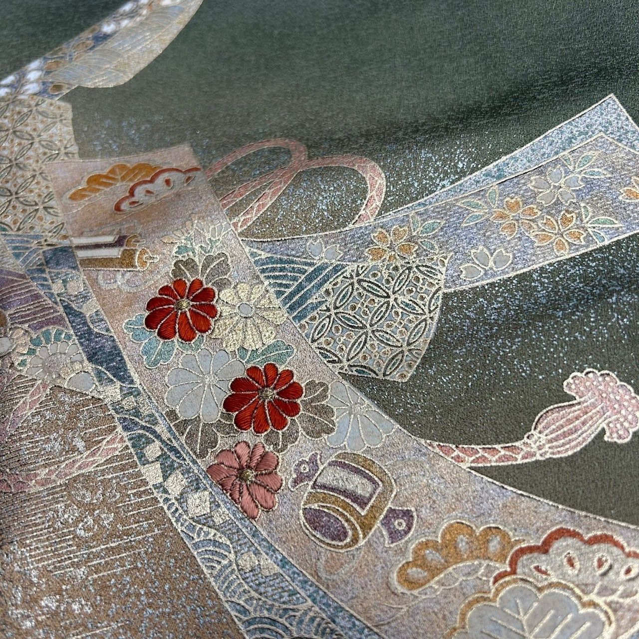 付下げ 箔押し 金彩 松に菊 躾糸付き 紋なし 正絹 MK-1497 - メルカリ