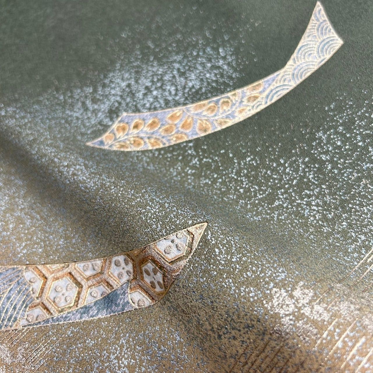 付下げ 箔押し 金彩 松に菊 躾糸付き 紋なし 正絹 MK-1497 - メルカリ