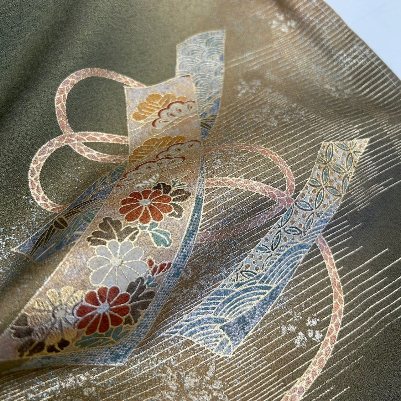 付下げ 箔押し 金彩 松に菊 躾糸付き 紋なし 正絹 MK-1497 - メルカリ