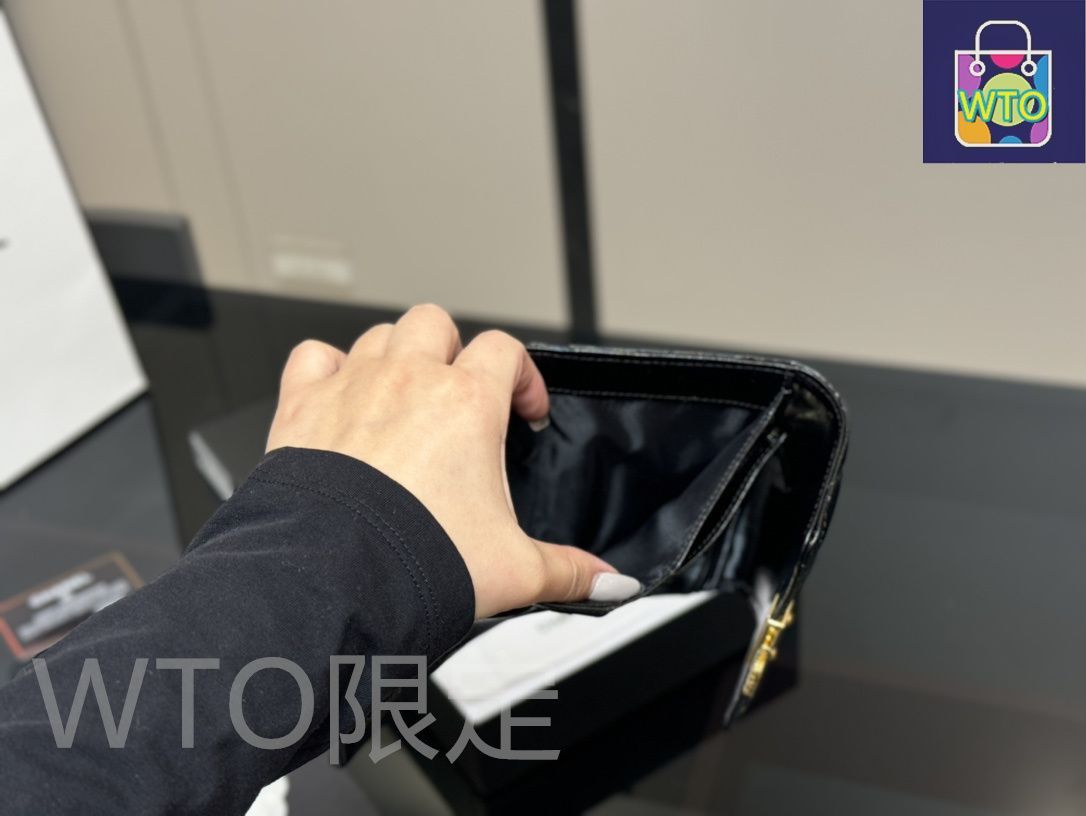 ♦最終！売り切り大幅値下げ！シャネルWOOLベスト！ ♦価格交渉可能! 本日限定特価】シャネル レザー ミディアムウォレット 15×10cm