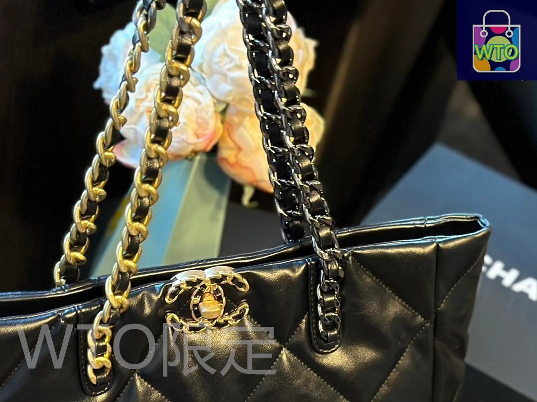 CHANEL ブラック キルティング ボディバッグ　通常よりお手頃価格になります シャネルの大人っぽいダイヤモンドキルティングのブラックショルダー