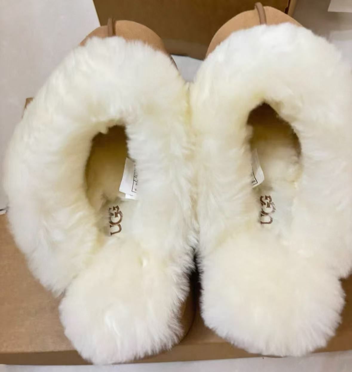 美品】UGG スリッパ ブラウン ふわふわファー付き - メルカリ