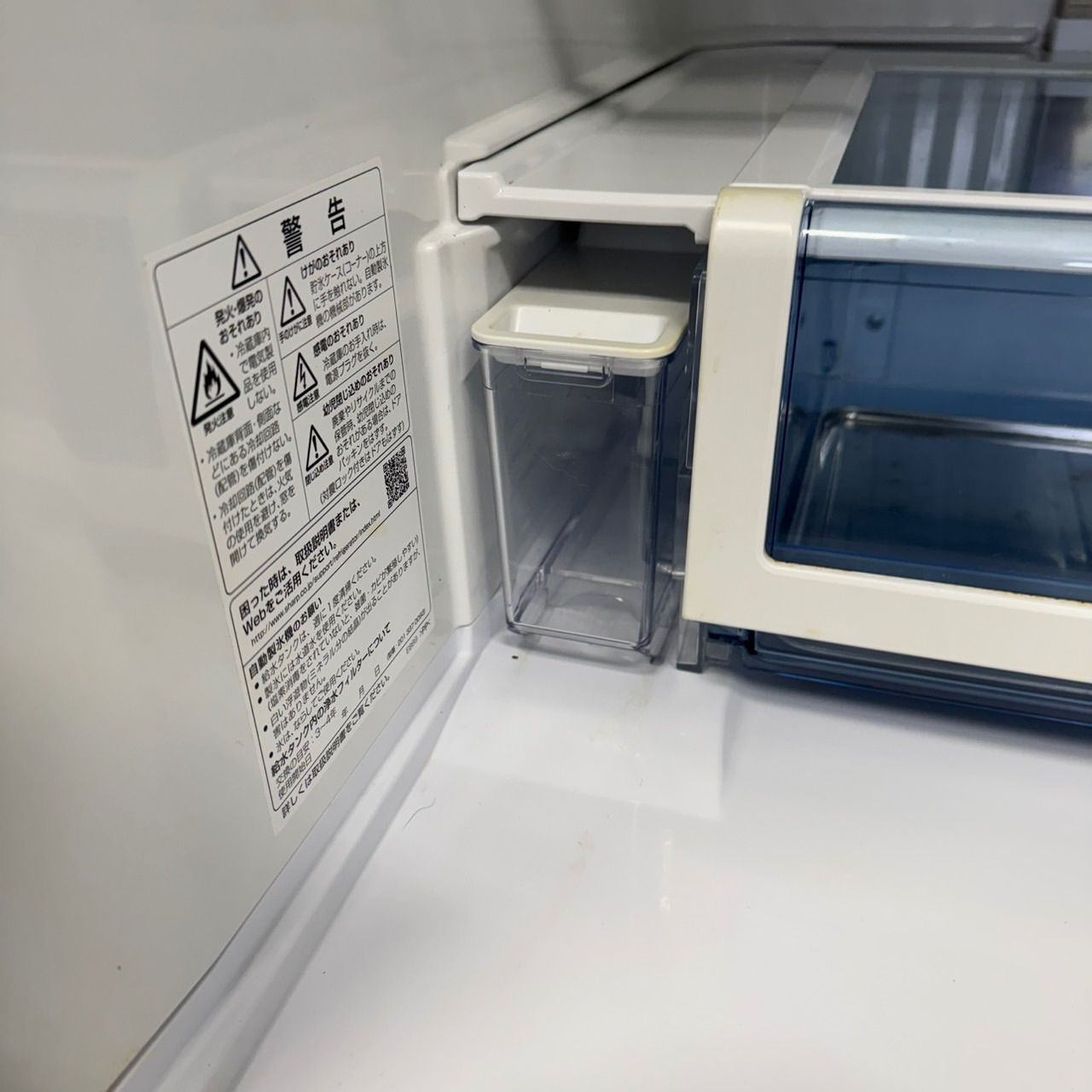 358○送料設置無料　SHARP　自動製氷機能大型冷蔵庫　551L 277 送料設置無料 SHARP 自動製氷機能付き大型冷蔵庫 ガラスデザイン