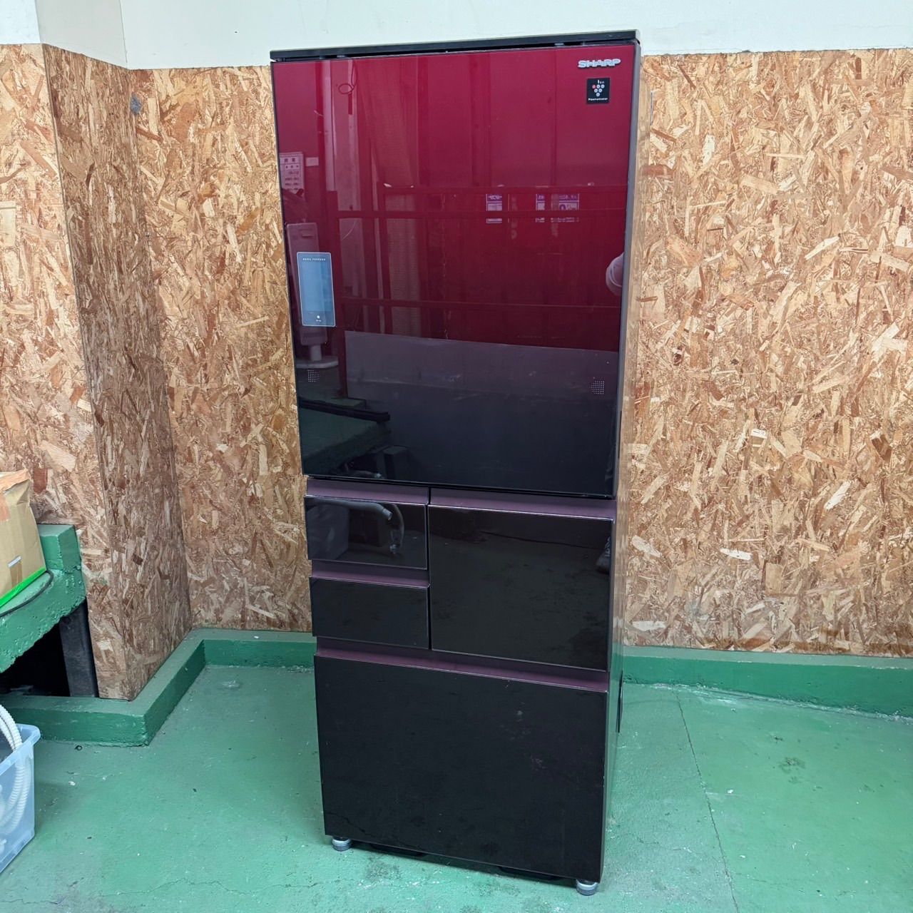 277 送料設置無料 SHARP 自動製氷機能付き大型冷蔵庫 ガラスデザイン
