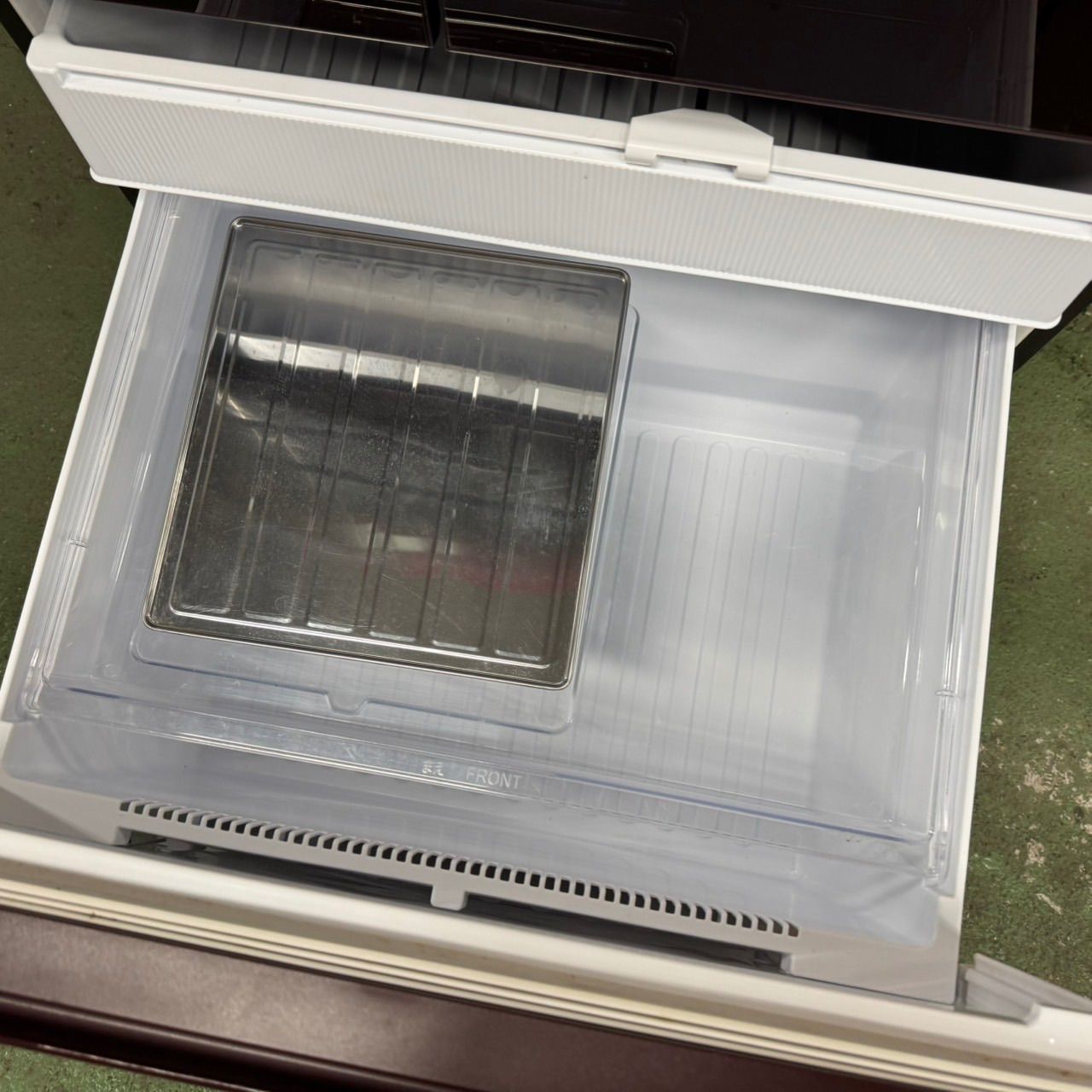 277 送料設置無料 SHARP 自動製氷機能付き大型冷蔵庫 ガラスデザイン