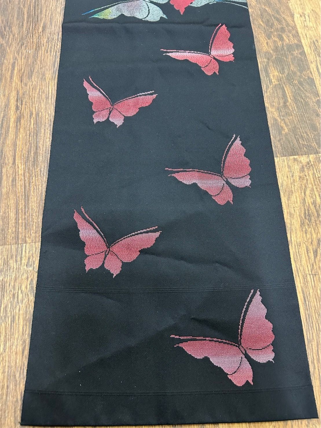 【名古屋帯】枝垂れ梅に蝶模様 黒地 金彩 正絹　古典　ブラック　アンティーク 名古屋帯【蝶】 名古屋帯】枝垂れ梅に蝶模様 黒地 金彩 正絹 古典