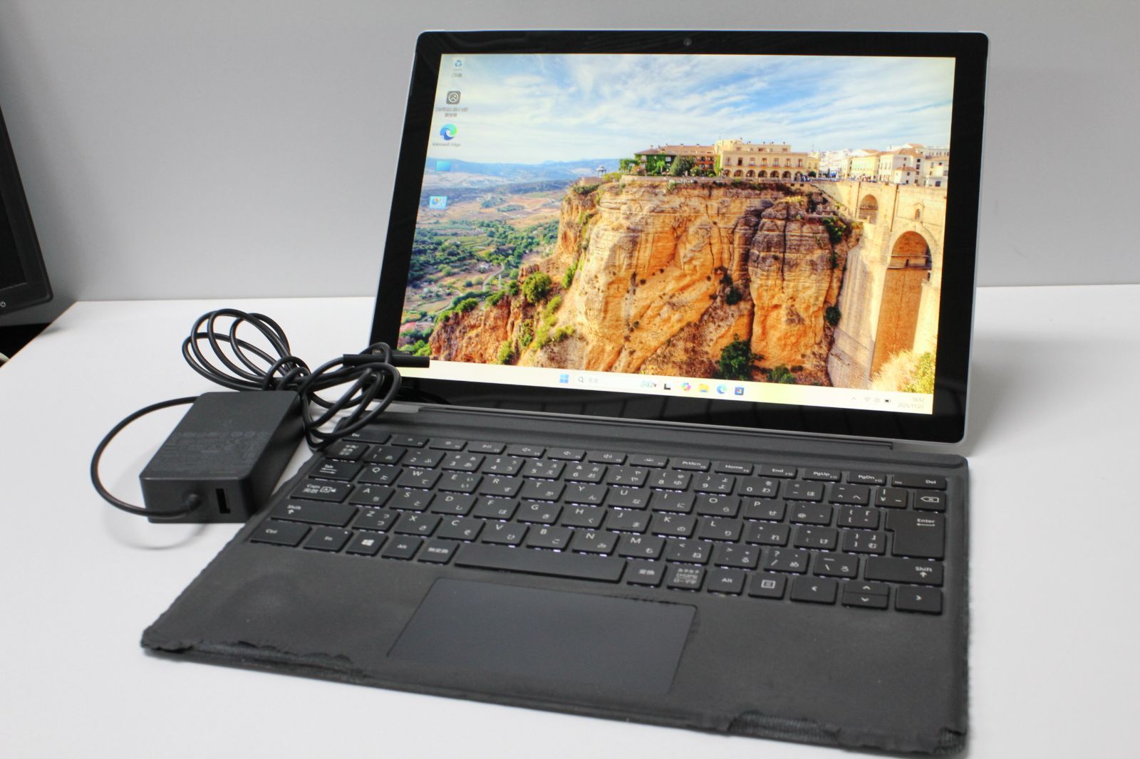 特価処分タブレット！Win11公式対応i5/メ8G/SSD/無線/カメラ/タッチ