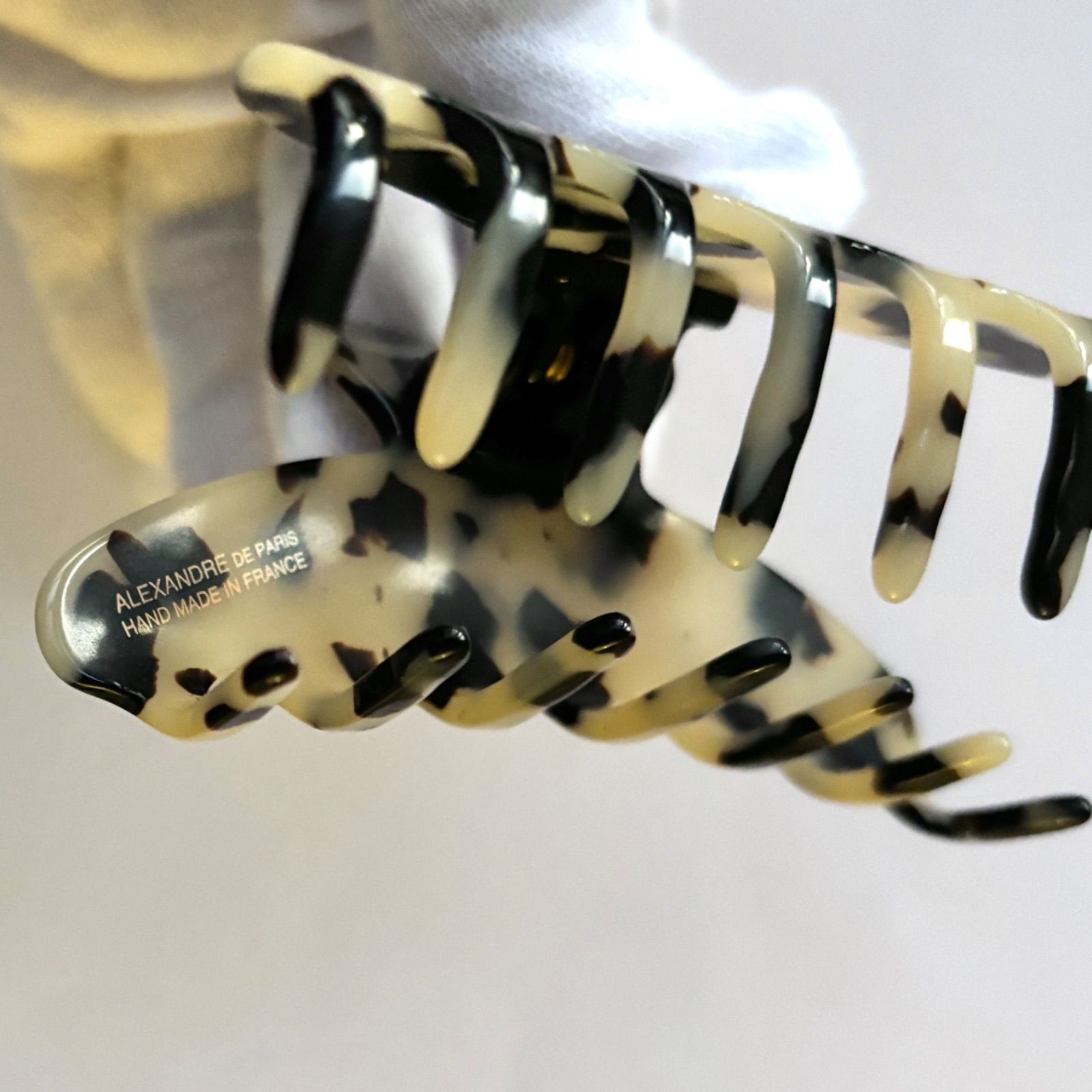 アレクサンドルドゥパリ クリップ （アルビノス）今季完売品 アレクサンドル・ドゥ・パリ 8.5cm M クリップ アルビノス - メルカリ