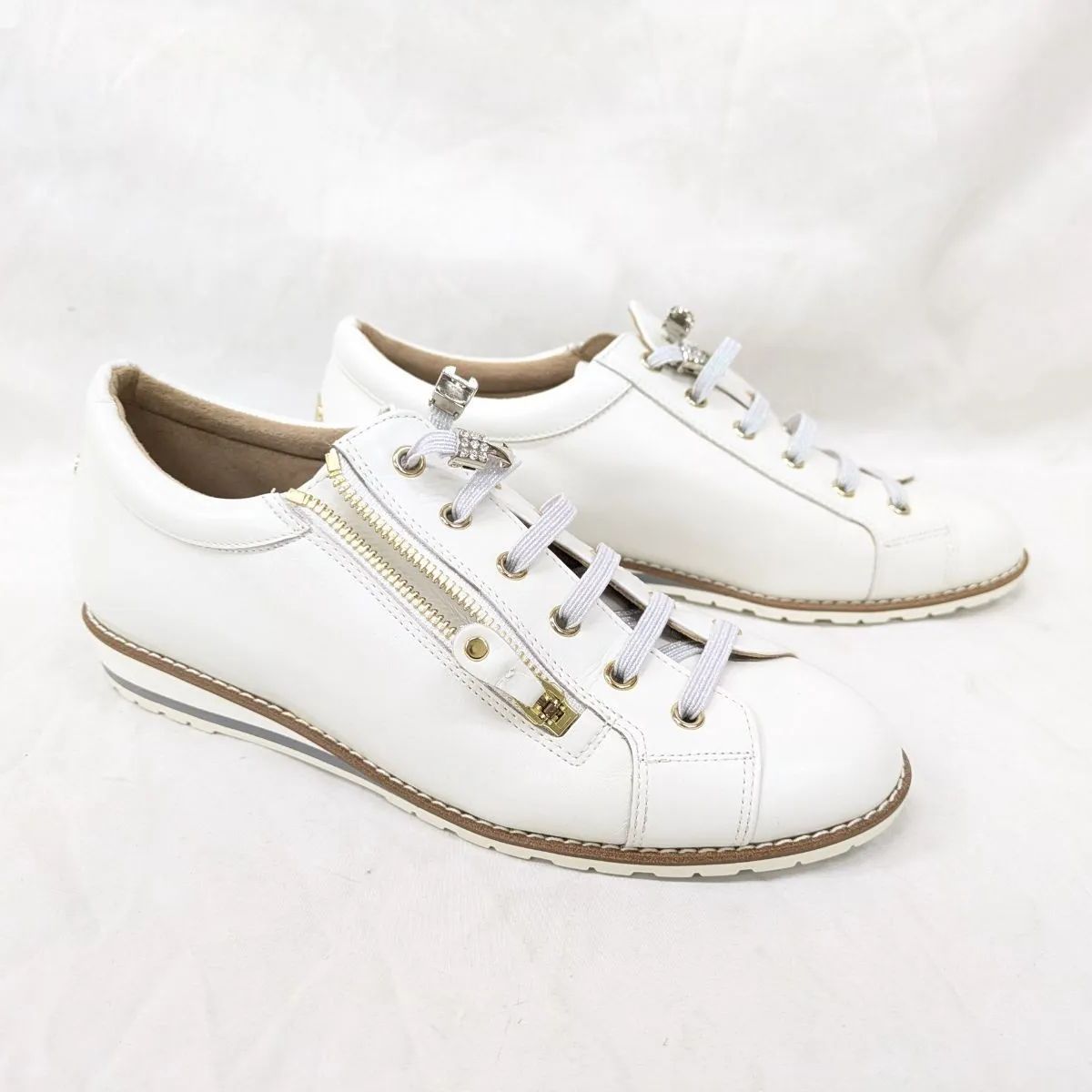 極美品！ 銀座かねまつ スニーカー 24.5cm ホワイト レザー アクアベル