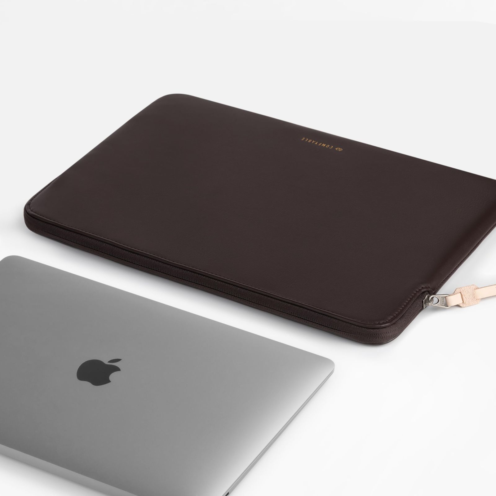 Comfyable スリム ラップトップ スリーブ 13インチ MacBook Pro 2022
