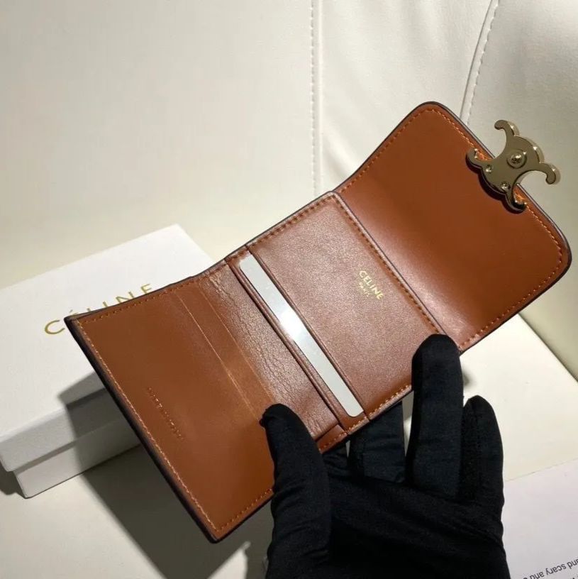 新品 CELINE セリーヌ レディース カード三つ折り財布 - メルカリ