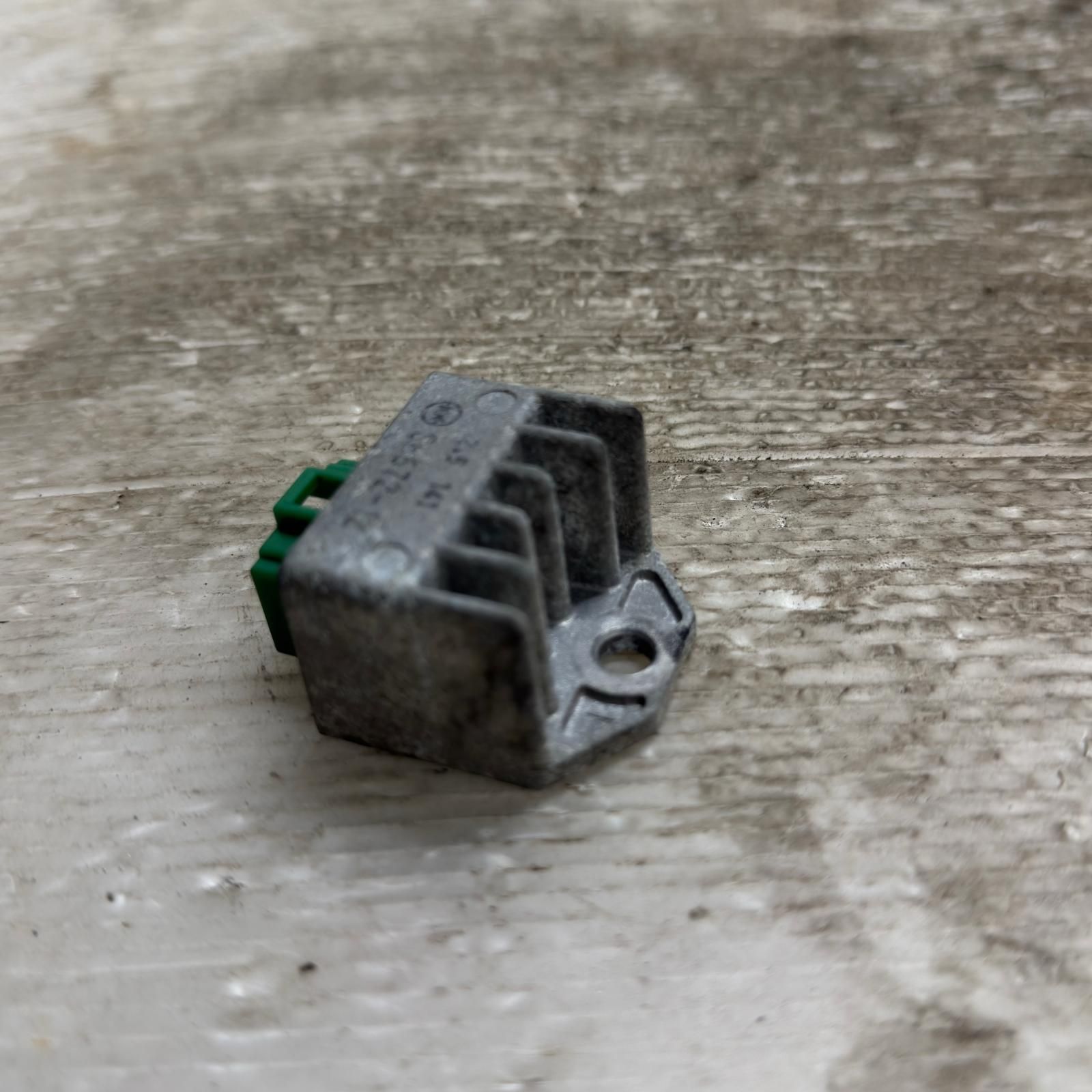 SUZUKI アドレスV100 CE13A レギュレター スズキ